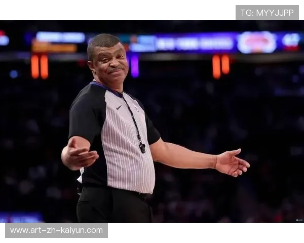 NBA扣篮头顶越过两人，裁判表情瞬间僵住